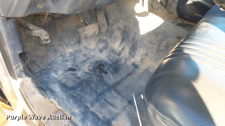 image for item DC1885 2000 Chevrolet C2500 pickup truck