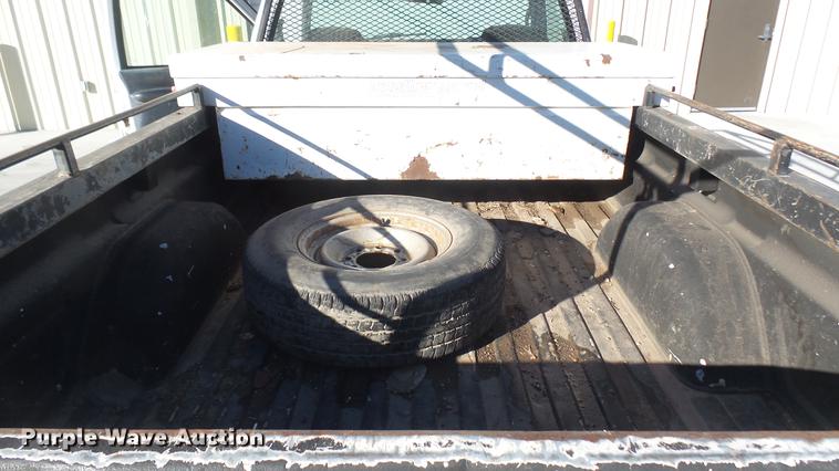 image for item DC1885 2000 Chevrolet C2500 pickup truck