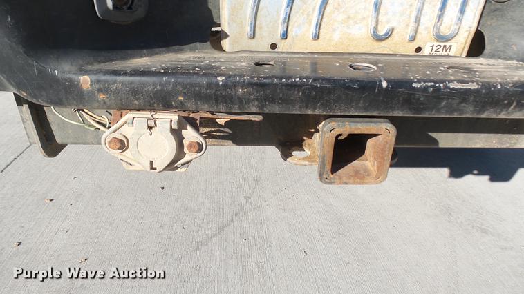 image for item DC1885 2000 Chevrolet C2500 pickup truck