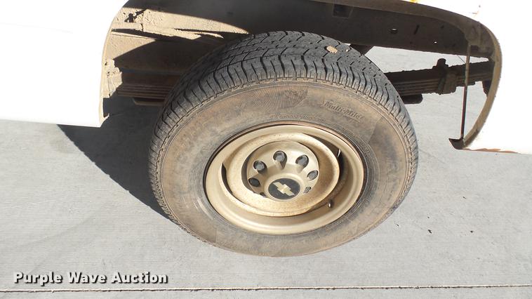 image for item DC1885 2000 Chevrolet C2500 pickup truck