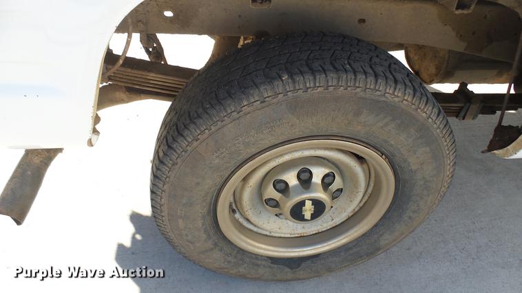 image for item DC1885 2000 Chevrolet C2500 pickup truck