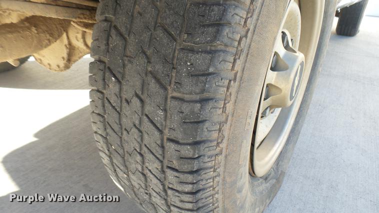 image for item DC1885 2000 Chevrolet C2500 pickup truck