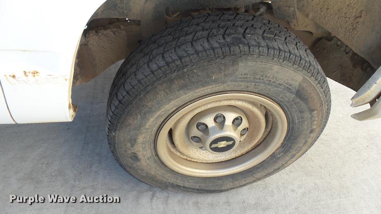 image for item DC1885 2000 Chevrolet C2500 pickup truck