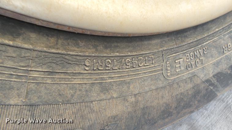 image for item DC1885 2000 Chevrolet C2500 pickup truck