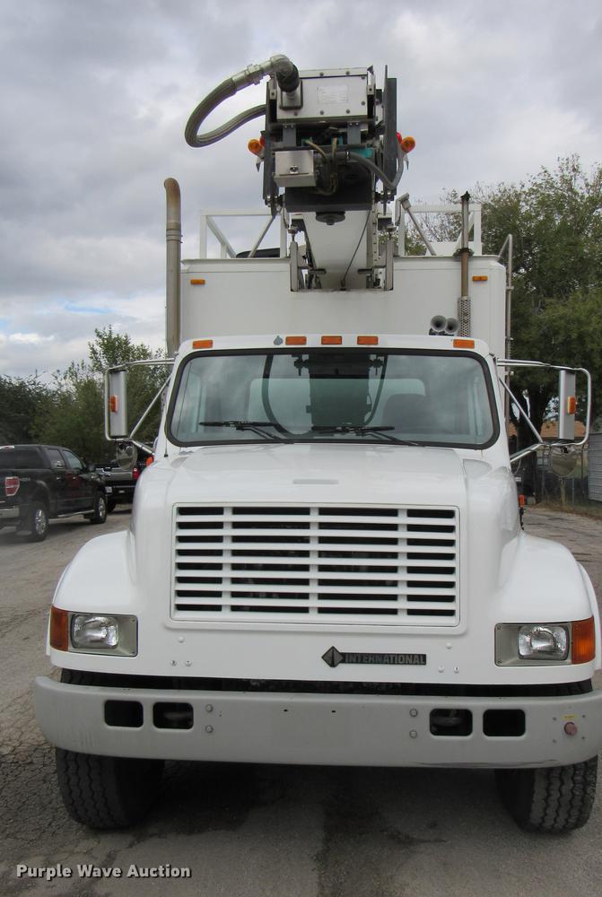 image for item DC2241 2001 International 4900 X-ray inspection truck