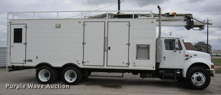 image for item DC2241 2001 International 4900 X-ray inspection truck