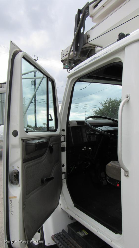 image for item DC2241 2001 International 4900 X-ray inspection truck