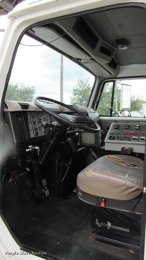 image for item DC2241 2001 International 4900 X-ray inspection truck