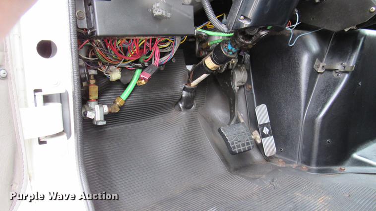 image for item DC2241 2001 International 4900 X-ray inspection truck