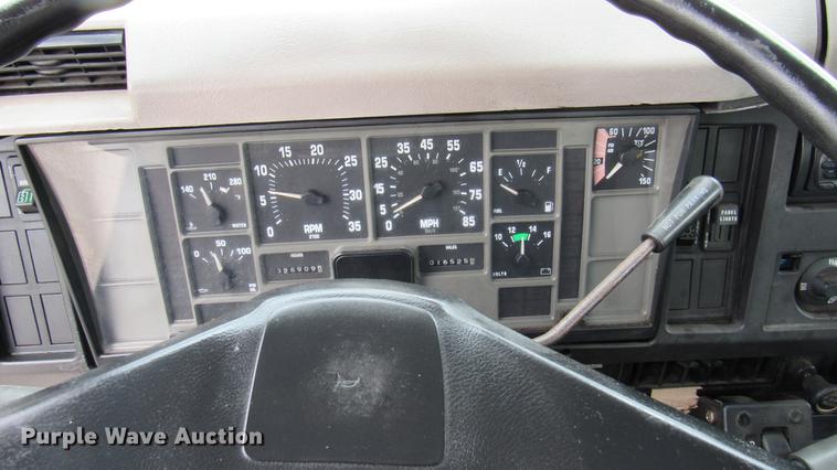 image for item DC2241 2001 International 4900 X-ray inspection truck