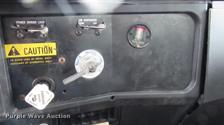 image for item DC2241 2001 International 4900 X-ray inspection truck