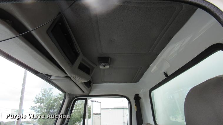 image for item DC2241 2001 International 4900 X-ray inspection truck