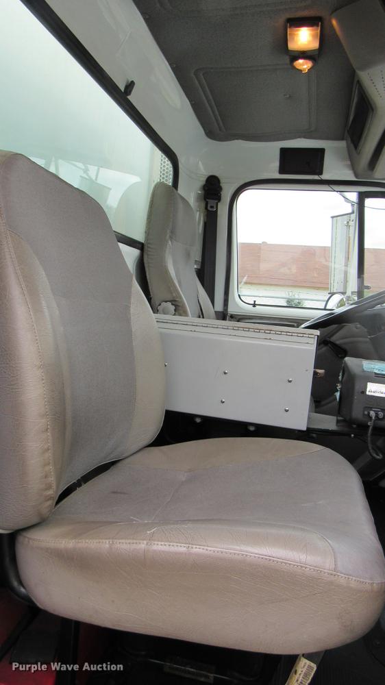 image for item DC2241 2001 International 4900 X-ray inspection truck