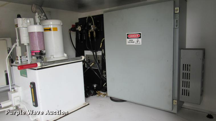 image for item DC2241 2001 International 4900 X-ray inspection truck