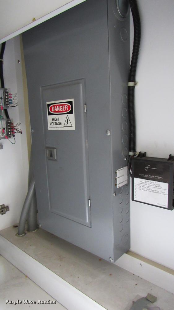 image for item DC2241 2001 International 4900 X-ray inspection truck