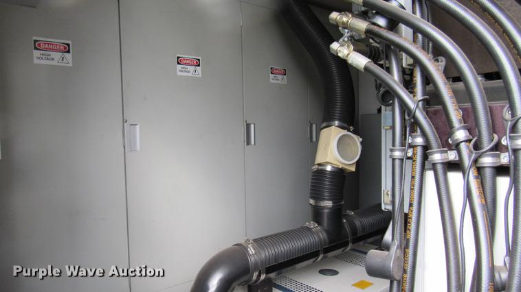 image for item DC2241 2001 International 4900 X-ray inspection truck