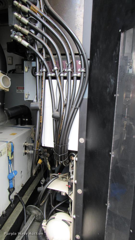 image for item DC2241 2001 International 4900 X-ray inspection truck