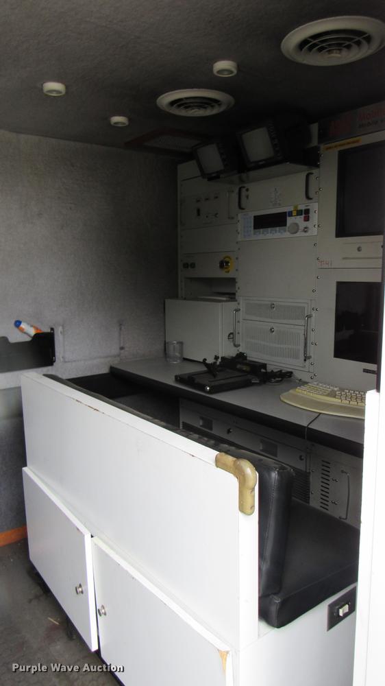 image for item DC2241 2001 International 4900 X-ray inspection truck