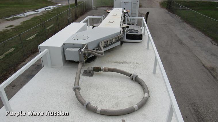 image for item DC2241 2001 International 4900 X-ray inspection truck