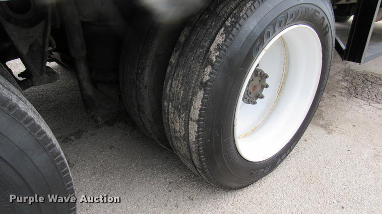 image for item DC2241 2001 International 4900 X-ray inspection truck