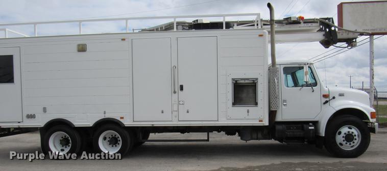 image for item DC2242 2001 International 4900 X-ray inspection truck