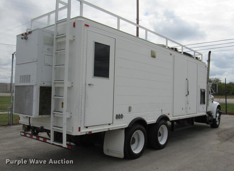 image for item DC2242 2001 International 4900 X-ray inspection truck