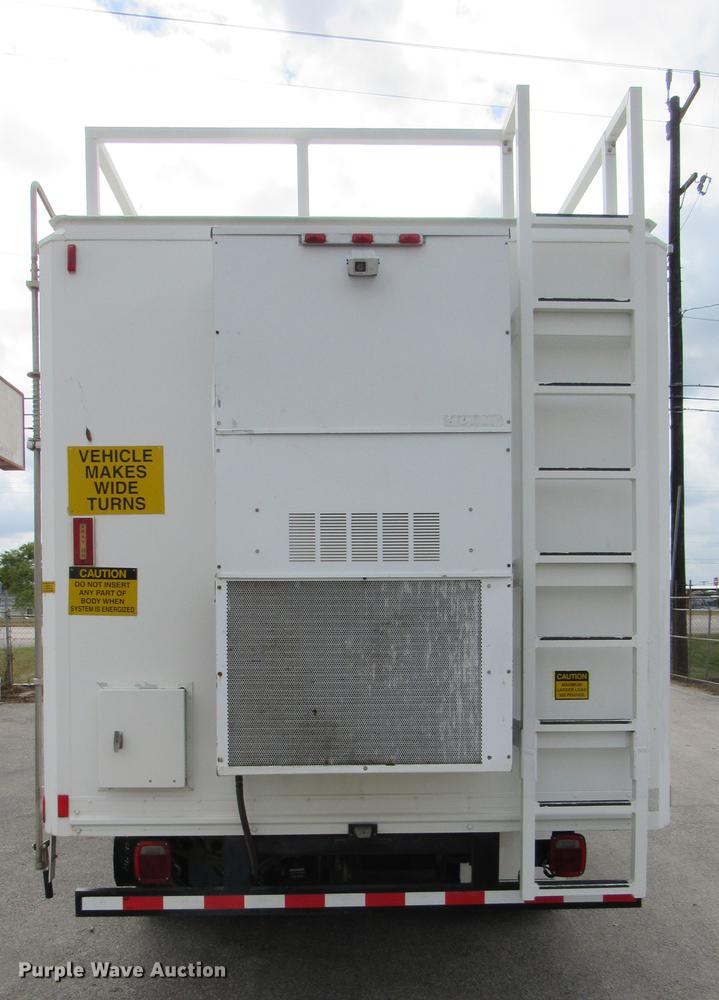 image for item DC2242 2001 International 4900 X-ray inspection truck