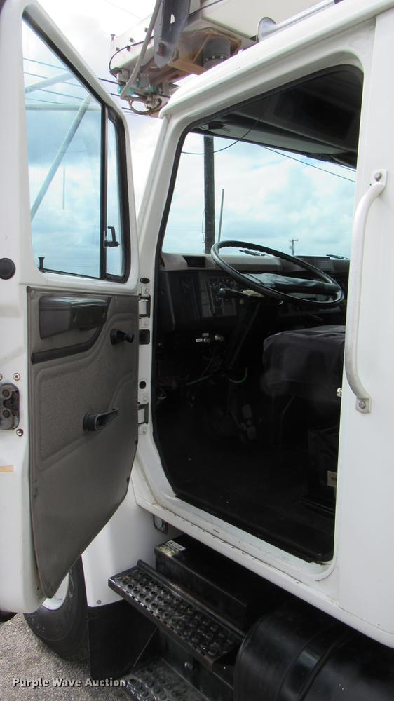 image for item DC2242 2001 International 4900 X-ray inspection truck