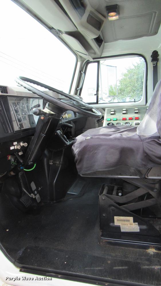 image for item DC2242 2001 International 4900 X-ray inspection truck