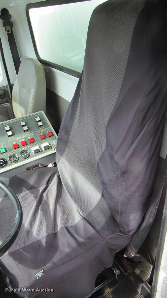 image for item DC2242 2001 International 4900 X-ray inspection truck