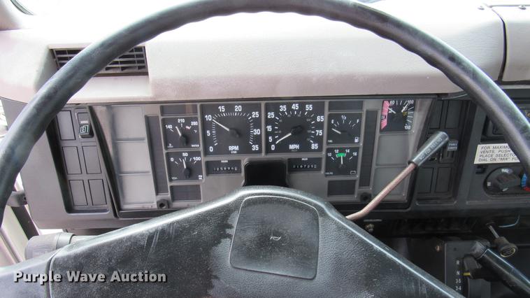 image for item DC2242 2001 International 4900 X-ray inspection truck