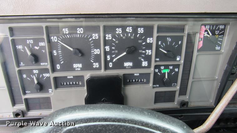 image for item DC2242 2001 International 4900 X-ray inspection truck