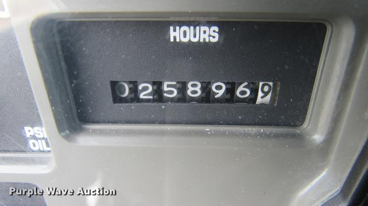 image for item DC2242 2001 International 4900 X-ray inspection truck