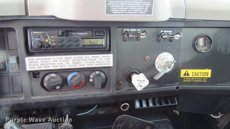 image for item DC2242 2001 International 4900 X-ray inspection truck