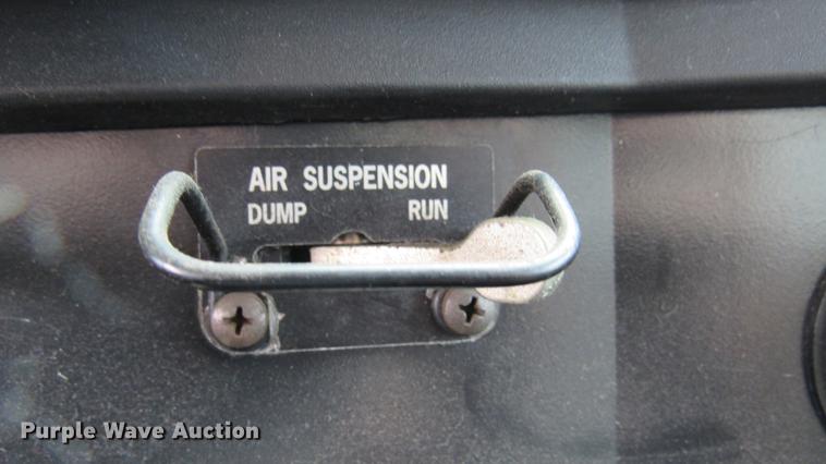 image for item DC2242 2001 International 4900 X-ray inspection truck