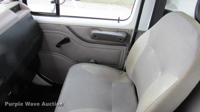 image for item DC2242 2001 International 4900 X-ray inspection truck