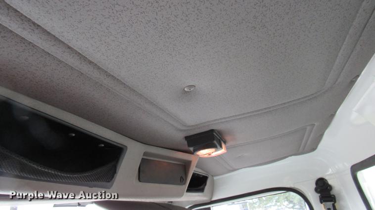 image for item DC2242 2001 International 4900 X-ray inspection truck