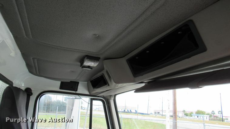 image for item DC2242 2001 International 4900 X-ray inspection truck