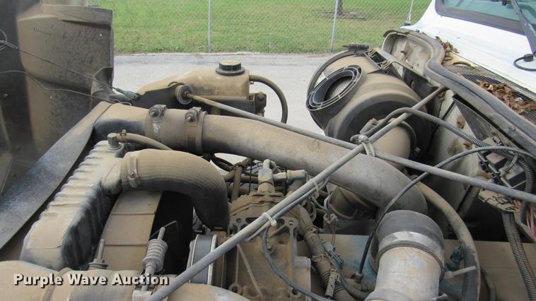 image for item DC2242 2001 International 4900 X-ray inspection truck