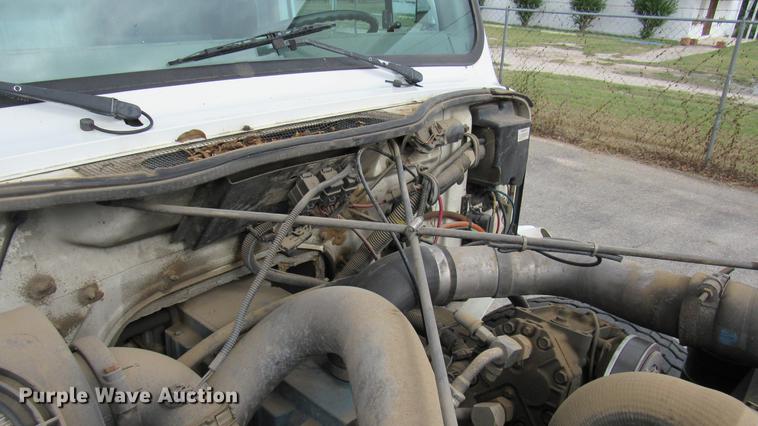 image for item DC2242 2001 International 4900 X-ray inspection truck