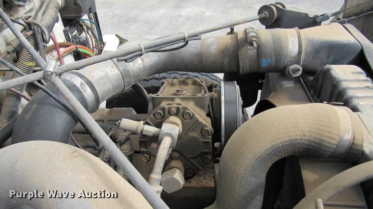 image for item DC2242 2001 International 4900 X-ray inspection truck