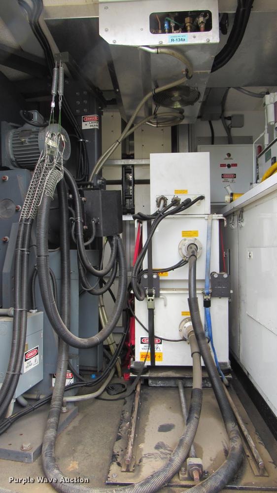 image for item DC2242 2001 International 4900 X-ray inspection truck