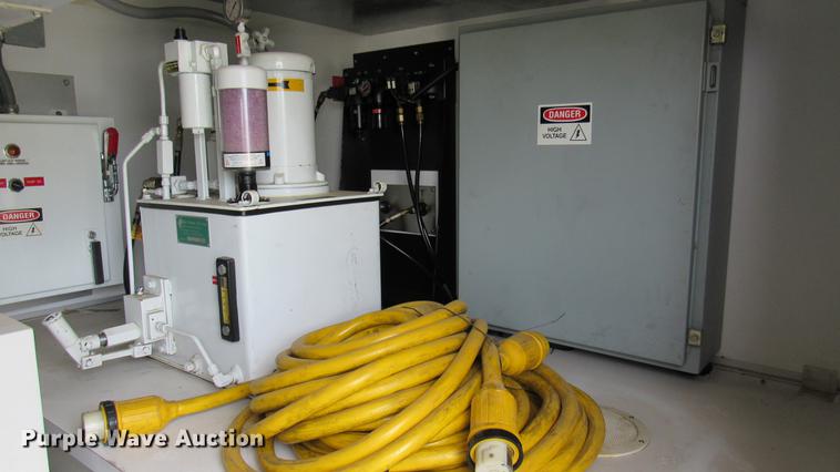 image for item DC2242 2001 International 4900 X-ray inspection truck