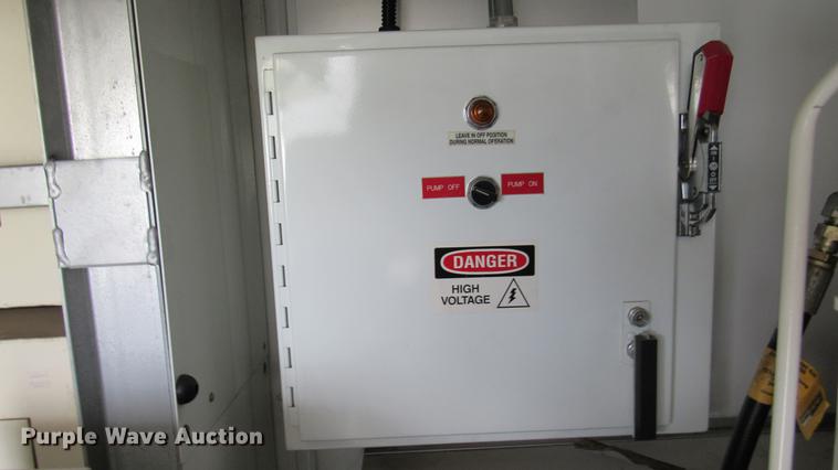 image for item DC2242 2001 International 4900 X-ray inspection truck