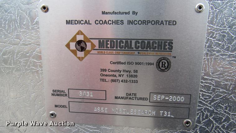 image for item DC2242 2001 International 4900 X-ray inspection truck