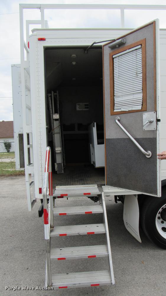 image for item DC2242 2001 International 4900 X-ray inspection truck