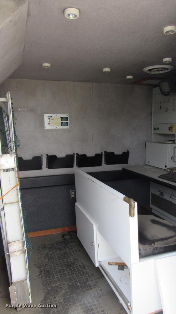 image for item DC2242 2001 International 4900 X-ray inspection truck