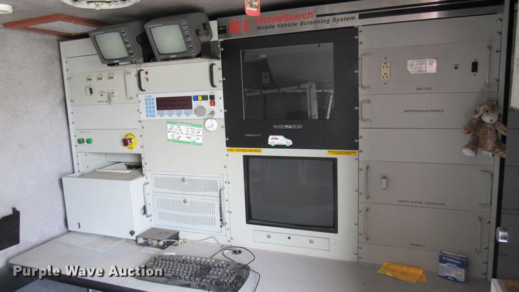 image for item DC2242 2001 International 4900 X-ray inspection truck