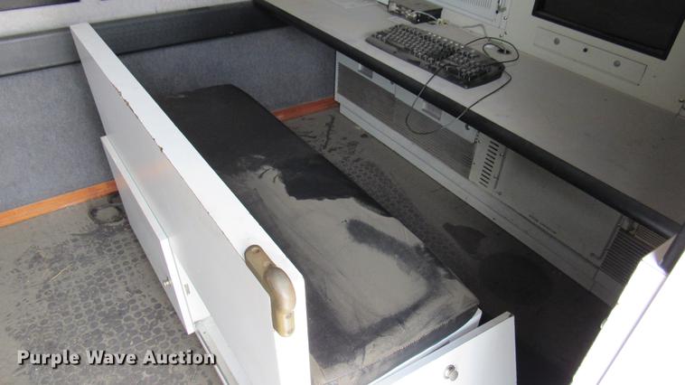 image for item DC2242 2001 International 4900 X-ray inspection truck