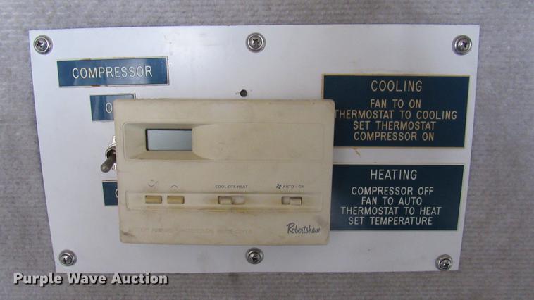 image for item DC2242 2001 International 4900 X-ray inspection truck